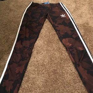 ADIDAS 3 strip leaf camo legging
